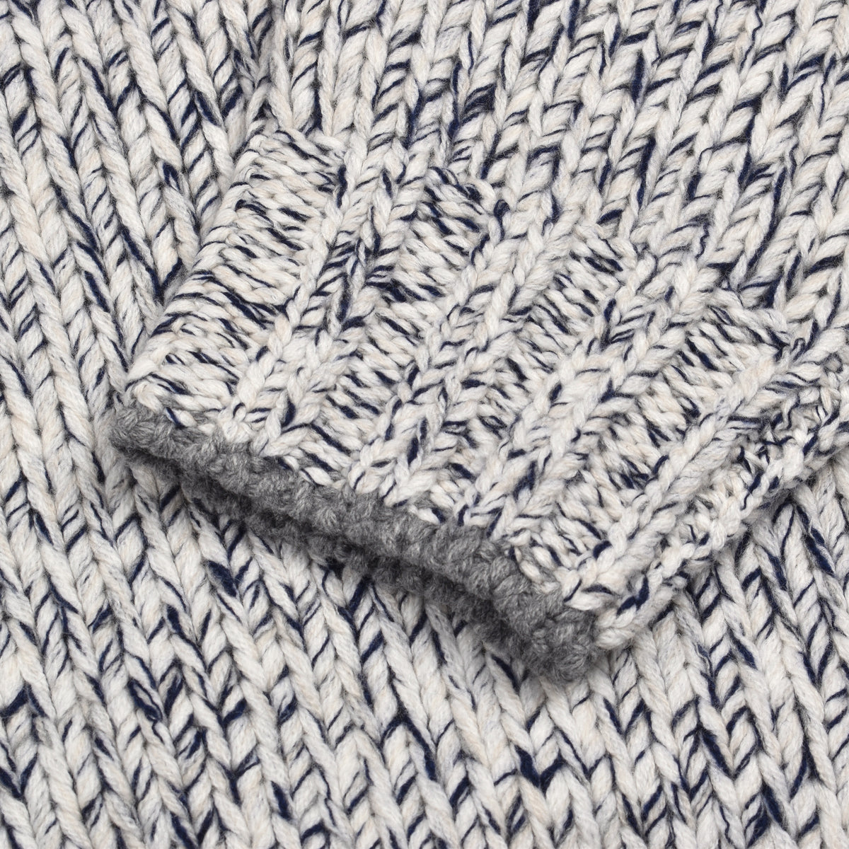 BRUNELLO CUCINELLI MEN'S GRAY WOOL SILK SWEATER