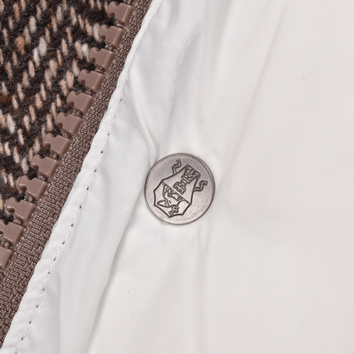BRUNELLO CUCINELLI MEN'S BROWN WHITE WOOL SLEEVELESS VEST