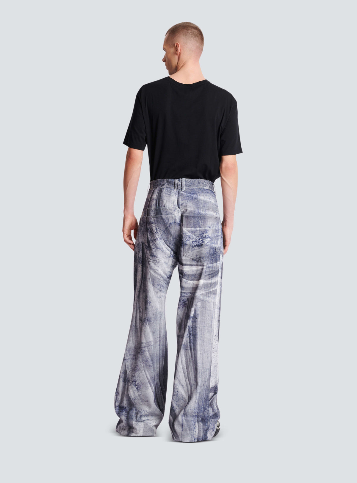 BALMAIN MEN'S BLUE MULTI STATUE PRINT DENIM TROUSERS