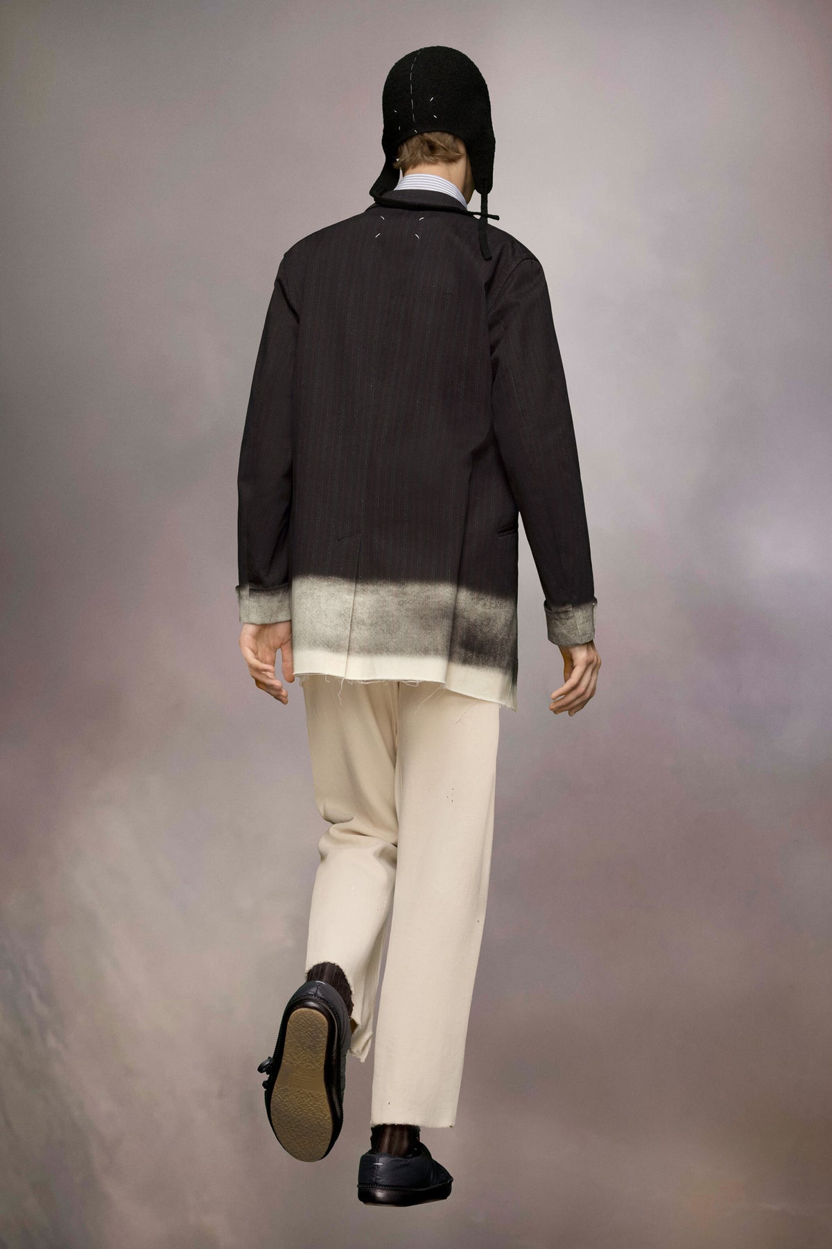 MAISON MARGIELA MEN'S DARK GREY PINSTRIPE BLAZER WITH GRADIENT HEM