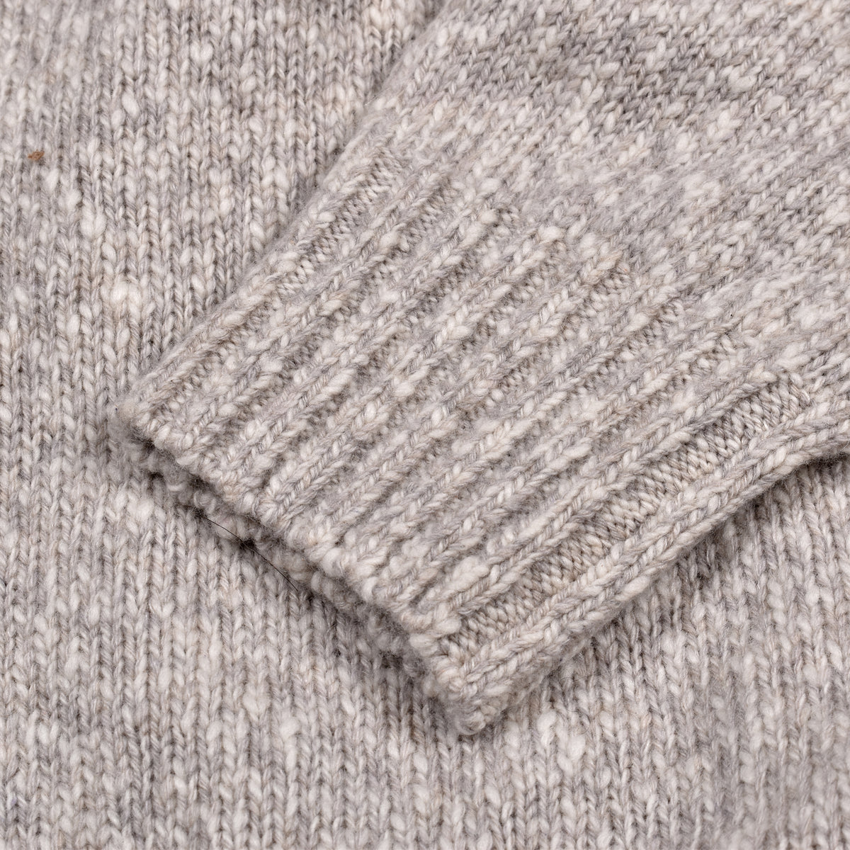 BRUNELLO CUCINELLI MEN'S LIGHT GREY CASHMERE SWEATER