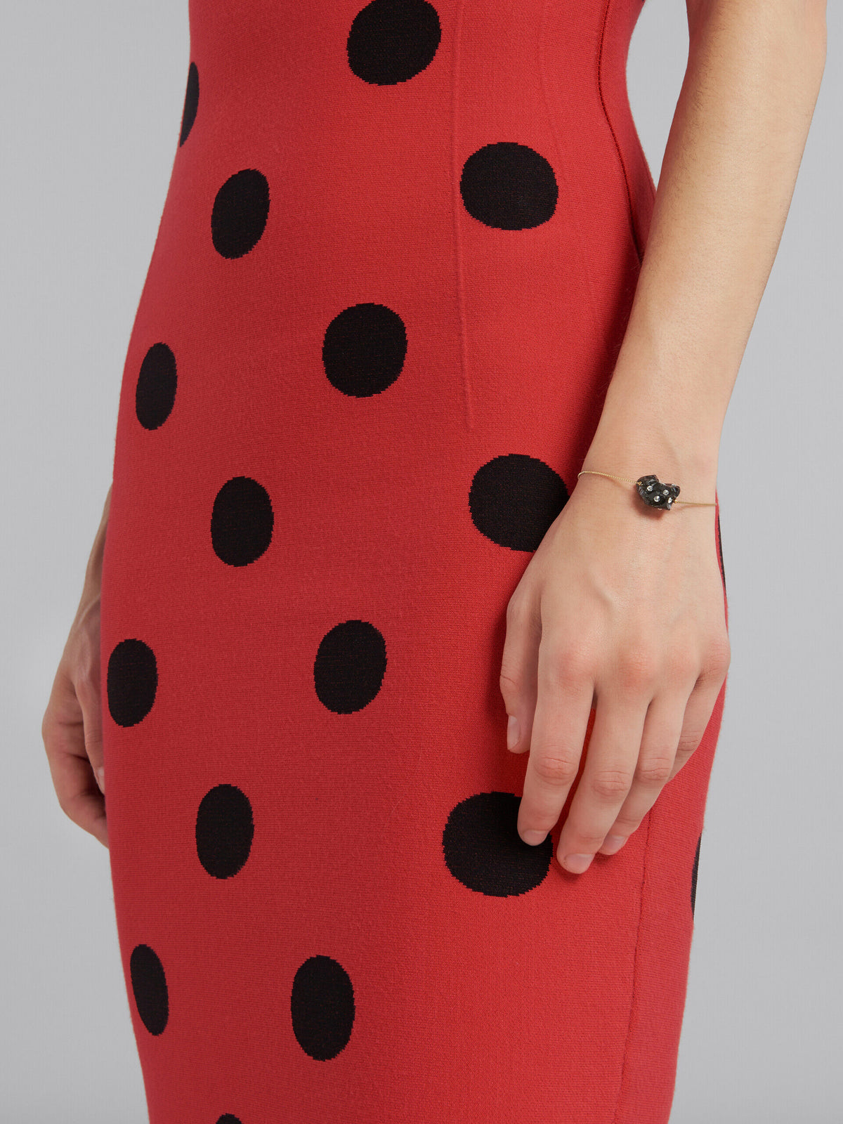 MARNI WOMEN'S GOLD CHAIN BRACELET WITH BLACK STONE