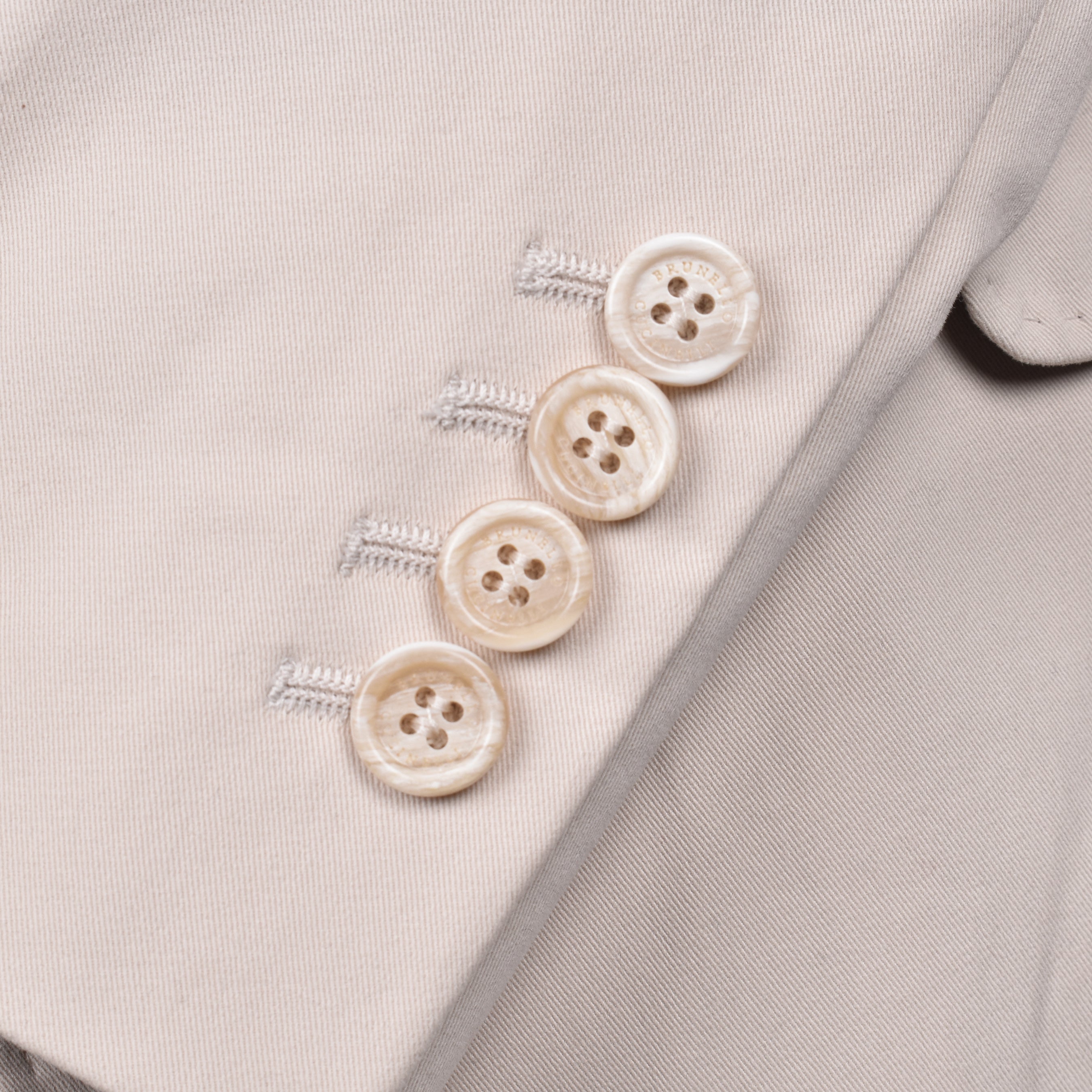 BRUNELLO CUCINELLI MEN'S BEIGE THREE-BUTTON CASUAL SUIT