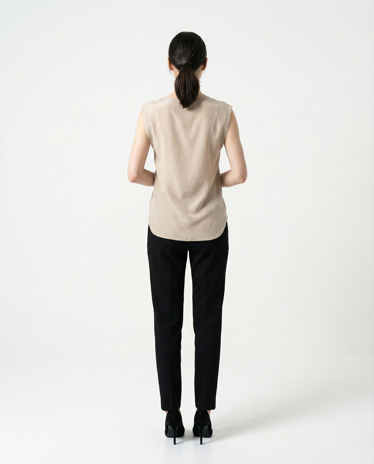 BRUNELLO CUCINELLI WOMEN'S SAND SILK SLEEVELESS SHIRT