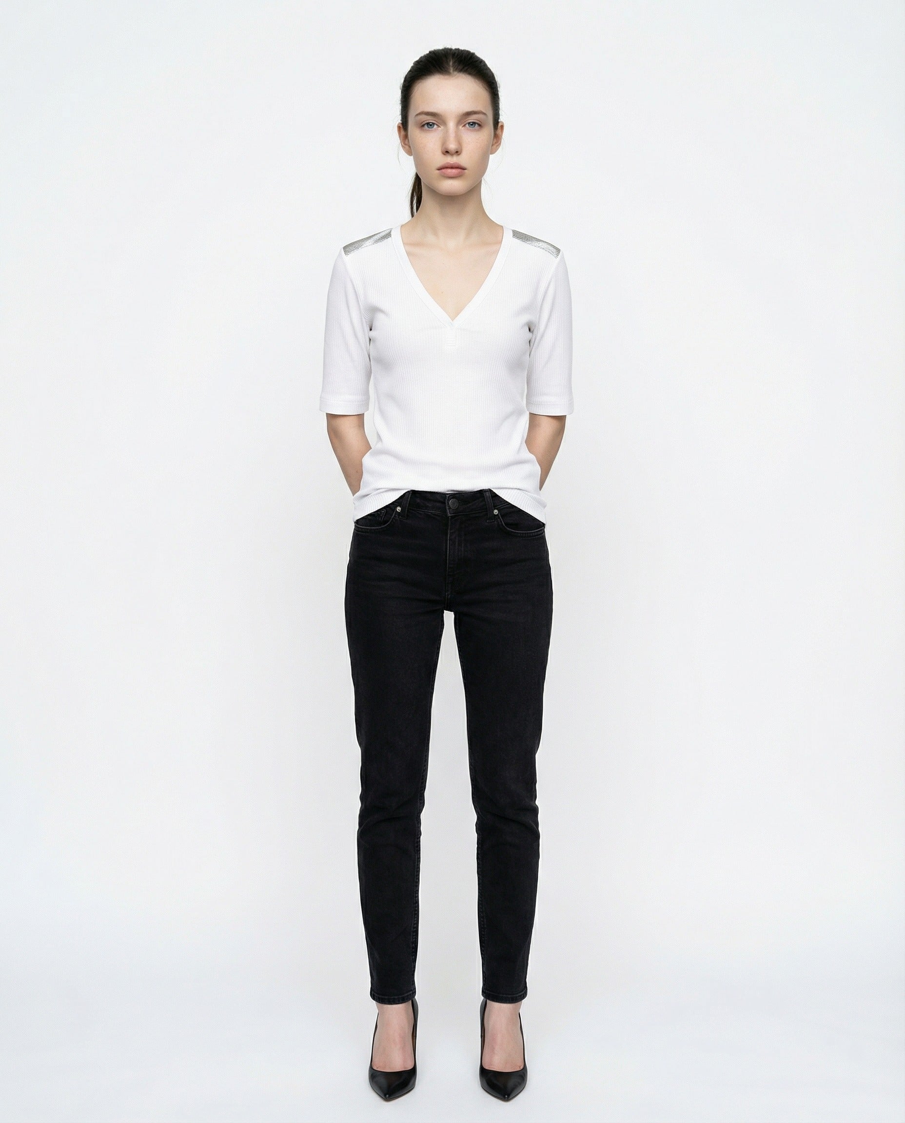 BRUNELLO CUCINELLI WOMEN'S WHITE RIBBED V-NECK SHIRT