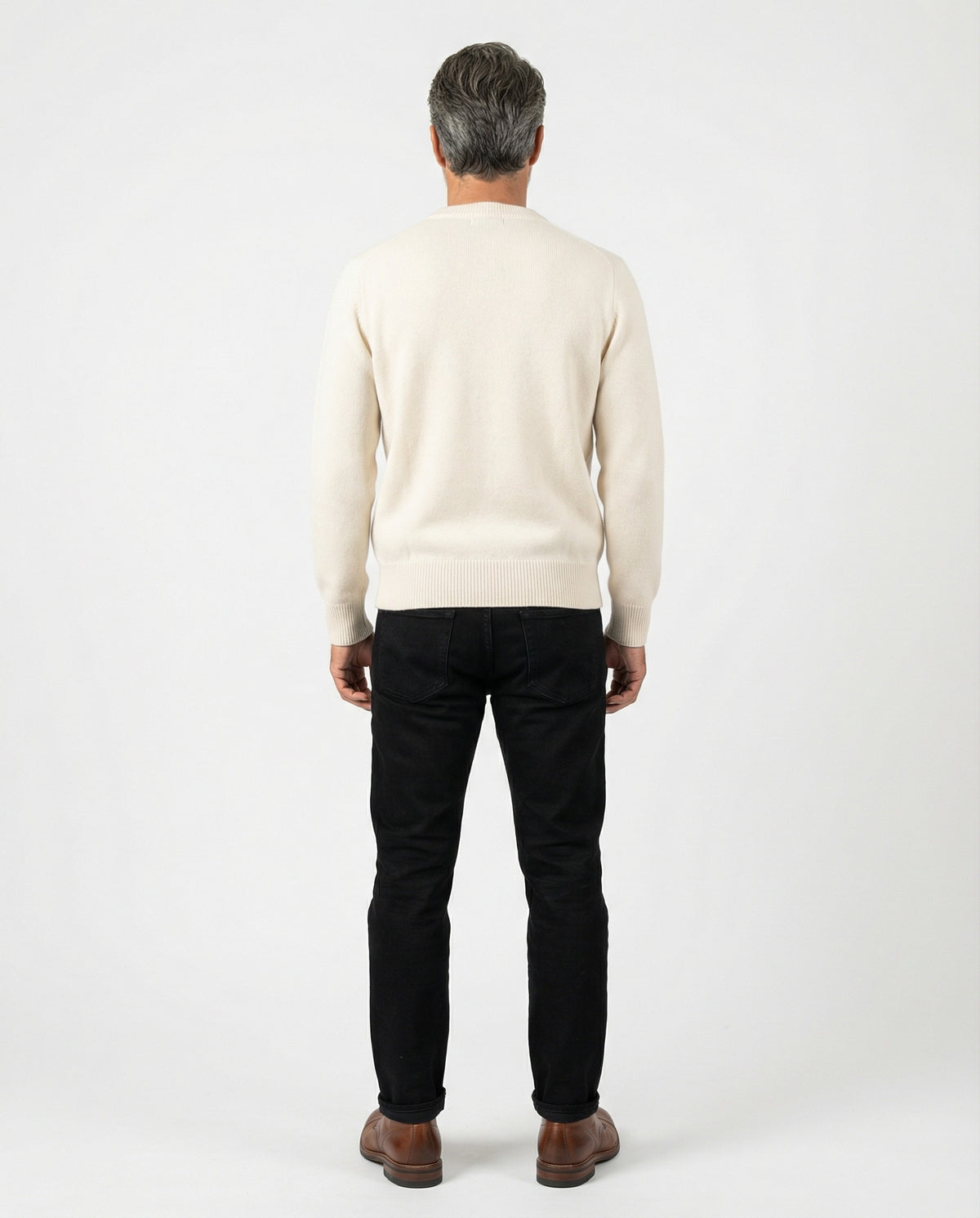 BRUNELLO CUCINELLI MEN'S IVORY CASHMERE V NECK SWEATER