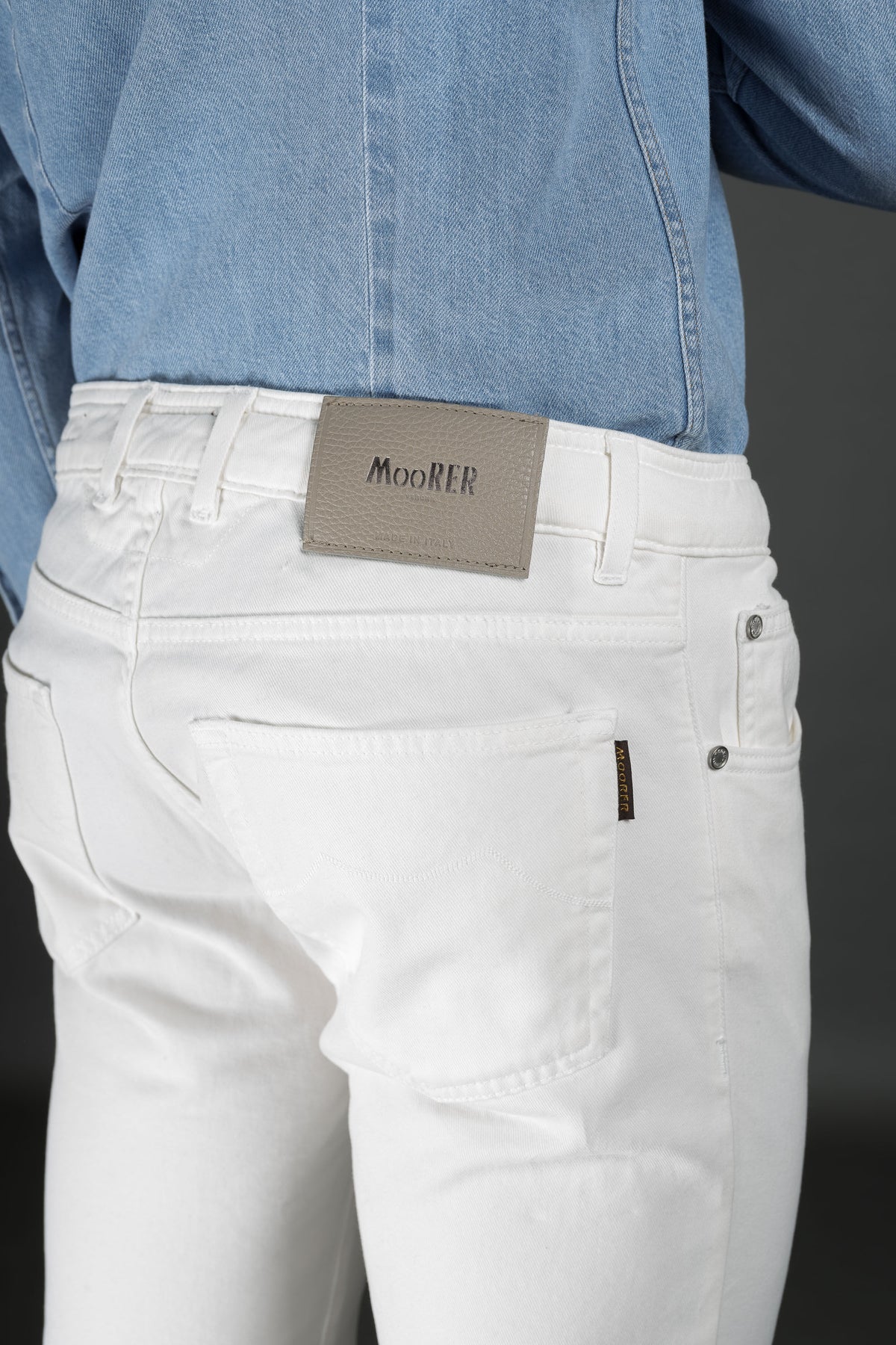 MOORER MEN'S WHITE SLIM FIT TROUSERS