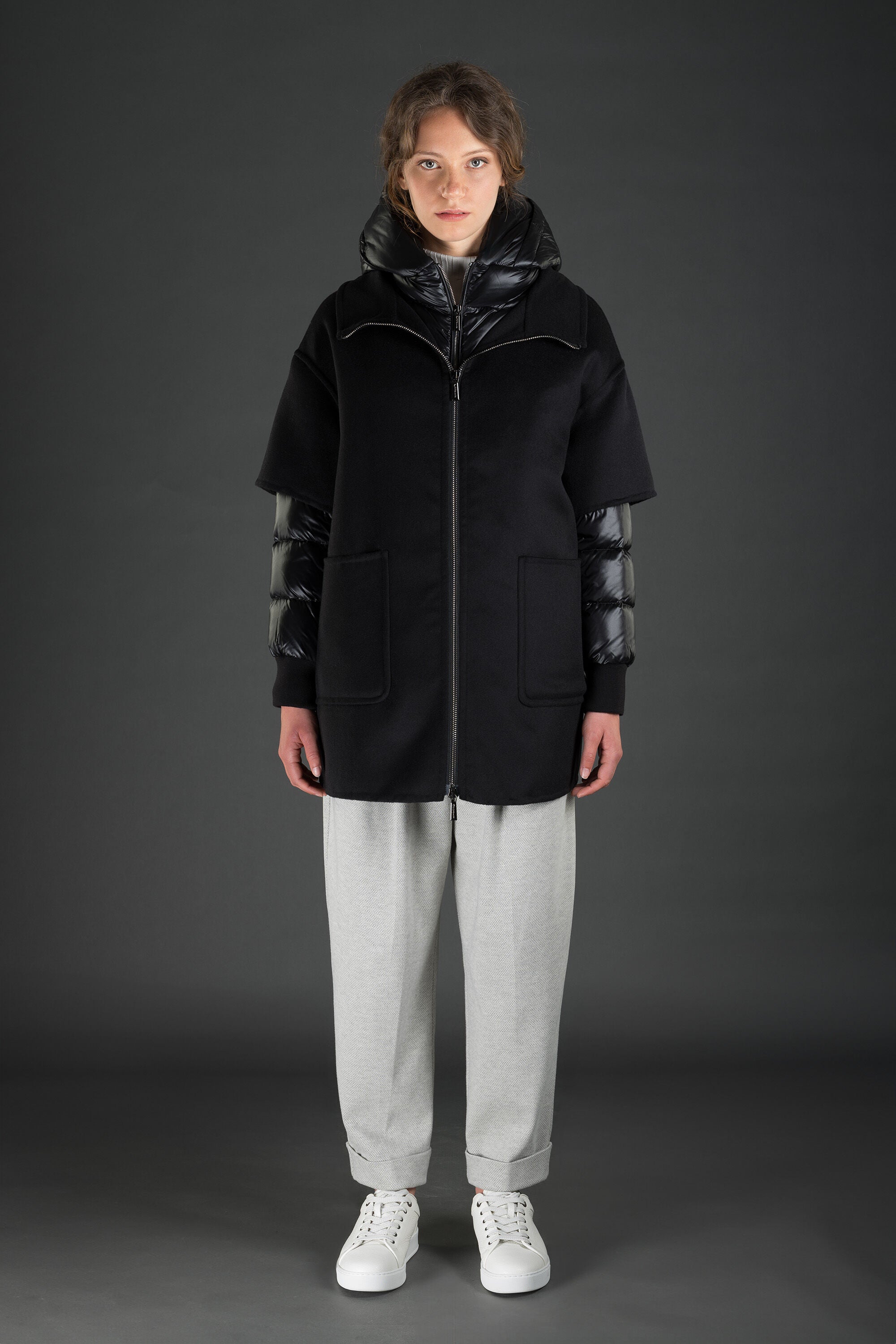 MOORER WOMEN'S BLACK SHORT-SLEEVE JACKET WITH HOOD