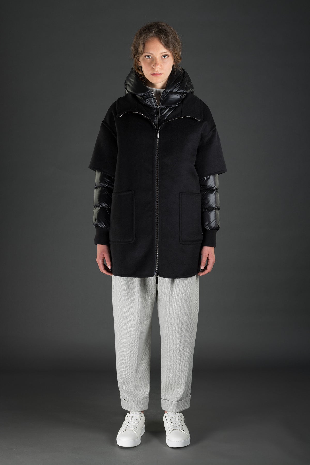MOORER WOMEN'S BLACK SHORT-SLEEVE JACKET WITH HOOD
