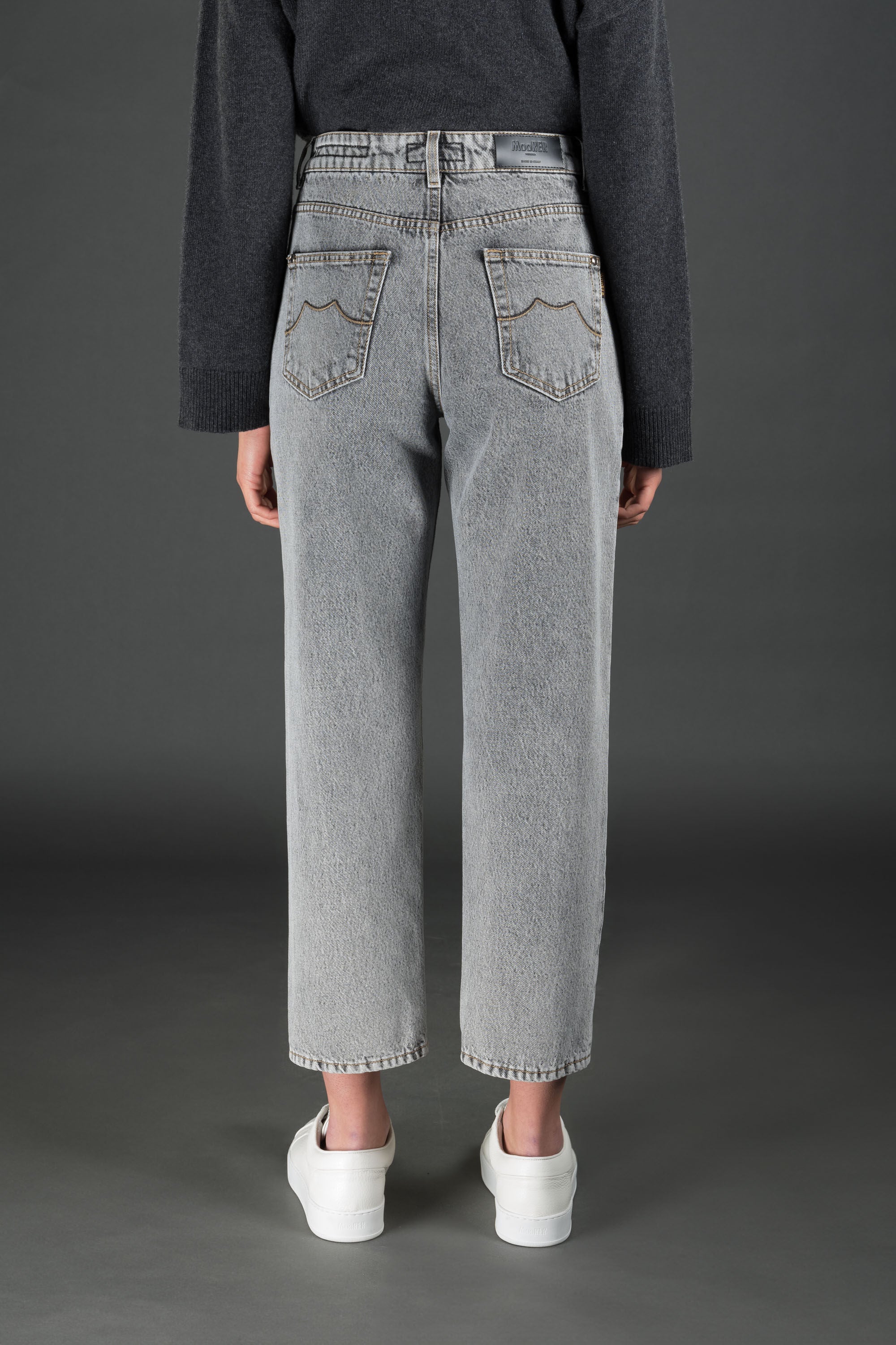 MOORER WOMEN'S LIGHT GREY STRAIGHT TROUSERS
