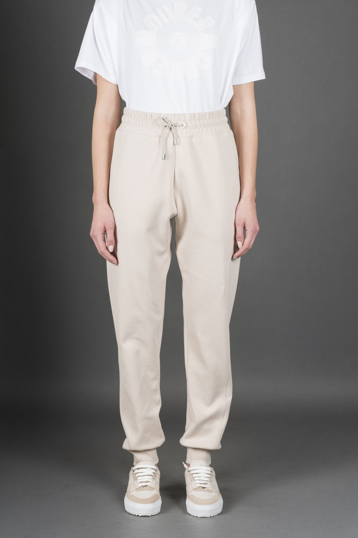 MOORER WOMEN'S LIGHT BEIGE RELAXED TROUSERS