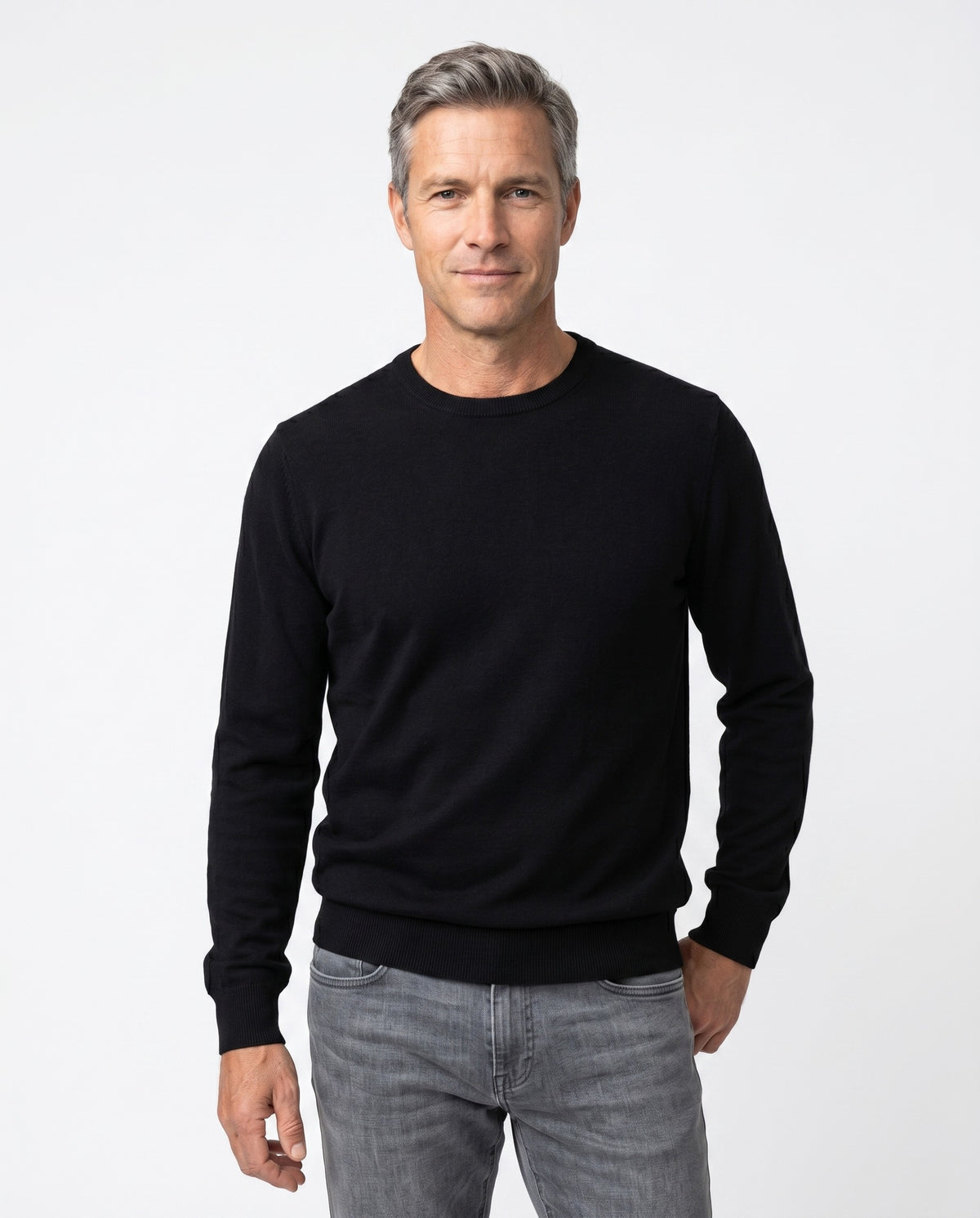 BRUNELLO CUCINELLI MEN'S BLACK CASHMERE CREW NECK SWEATER