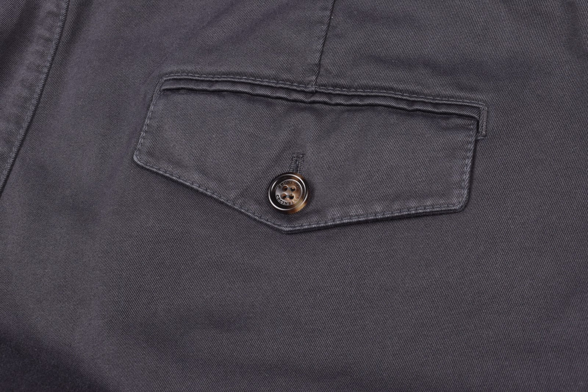 BRUNELLO CUCINELLI MEN'S DARK GREY PLEATED TROUSERS