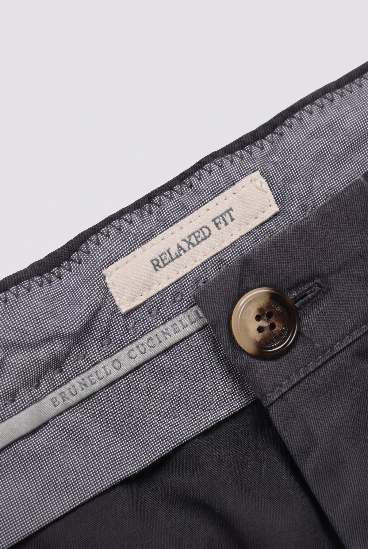 BRUNELLO CUCINELLI MEN'S DARK GREY PLEATED TROUSERS