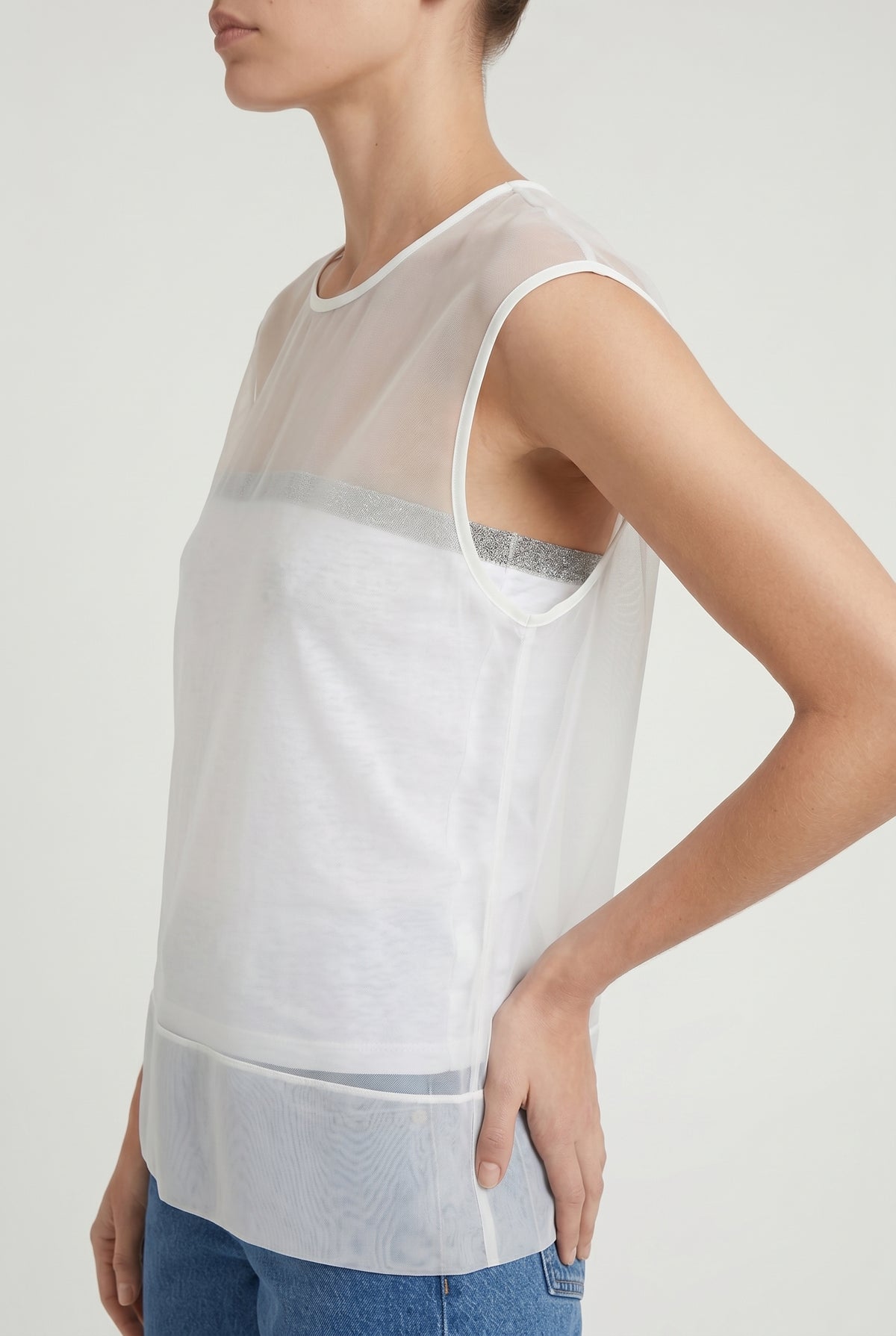 BRUNELLO CUCINELLI WOMEN'S OFF WHITE SILK SLEEVELESS SHIRT