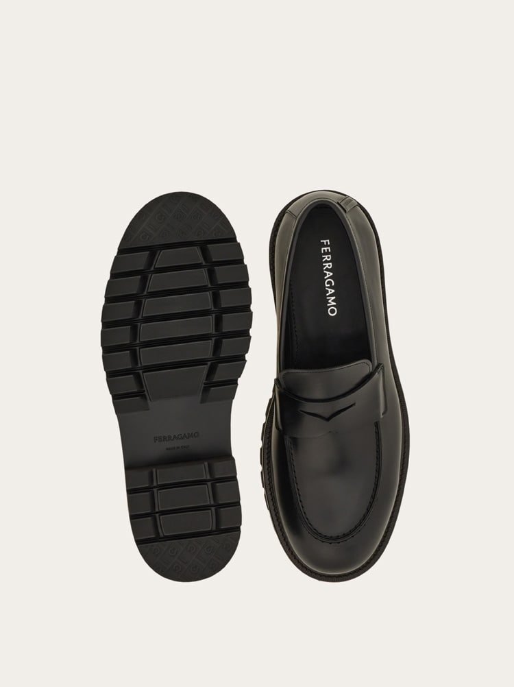 FERRAGAMO MEN'S BLACK CALF LEATHER LOAFERS