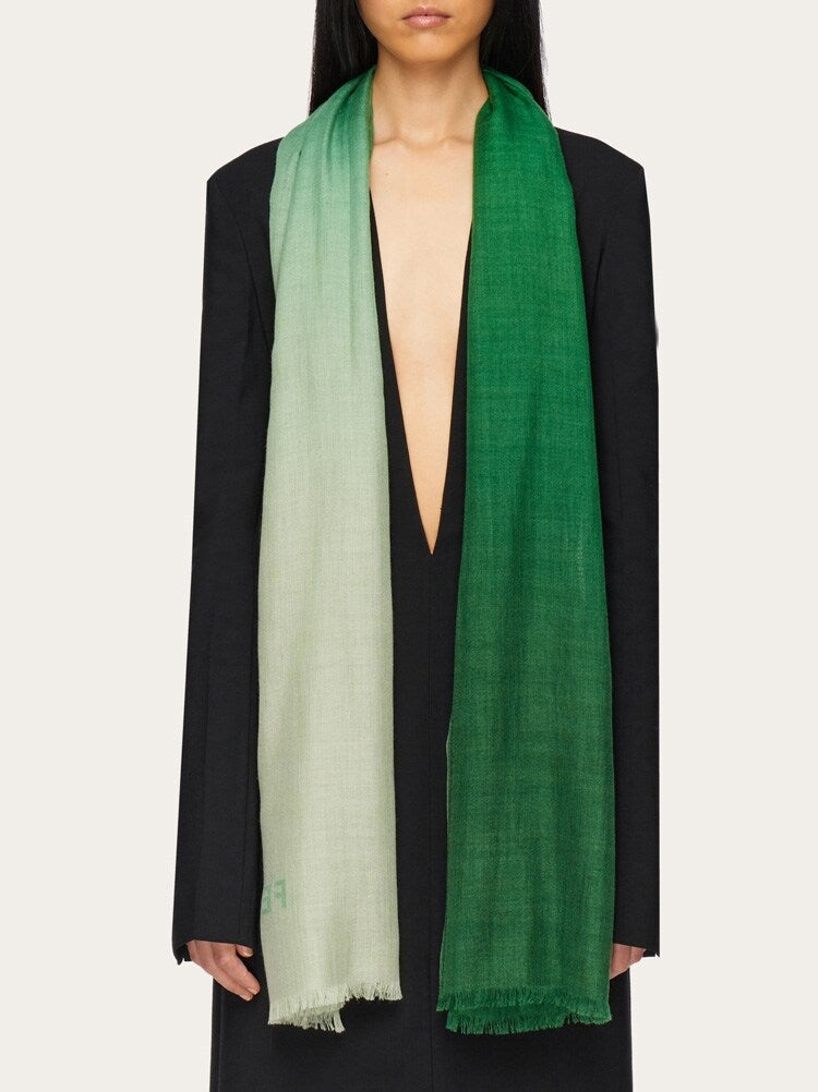 FERRAGAMO WOMEN'S GREEN WOOL SILK SCARF