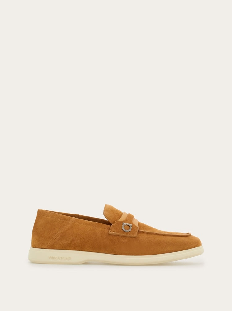 FERRAGAMO MEN'S TAN SUEDE LEATHER LOAFERS