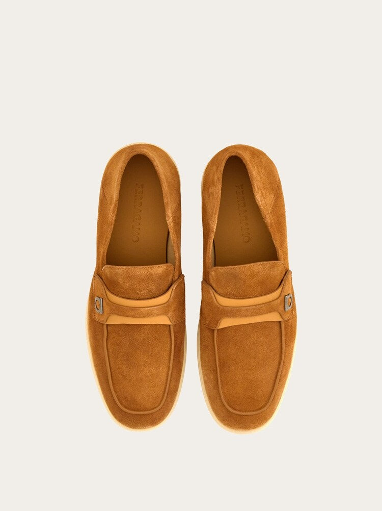 FERRAGAMO MEN'S TAN SUEDE LEATHER LOAFERS