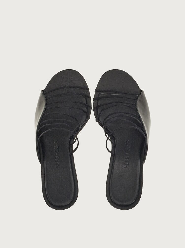 FERRAGAMO WOMEN'S BLACK CALF LEATHER SANDALS