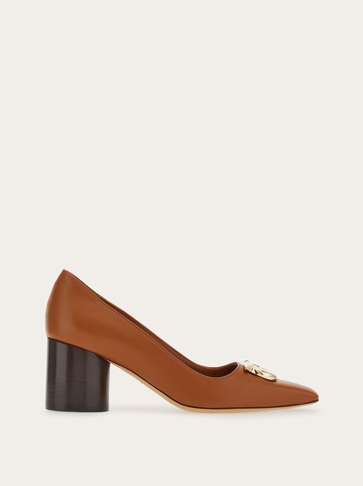 FERRAGAMO WOMEN'S BROWN LAMB LEATHER PUMPS