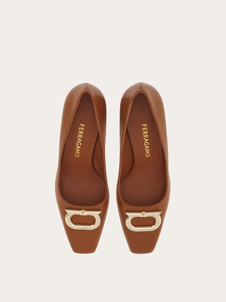 FERRAGAMO WOMEN'S BROWN LAMB LEATHER PUMPS