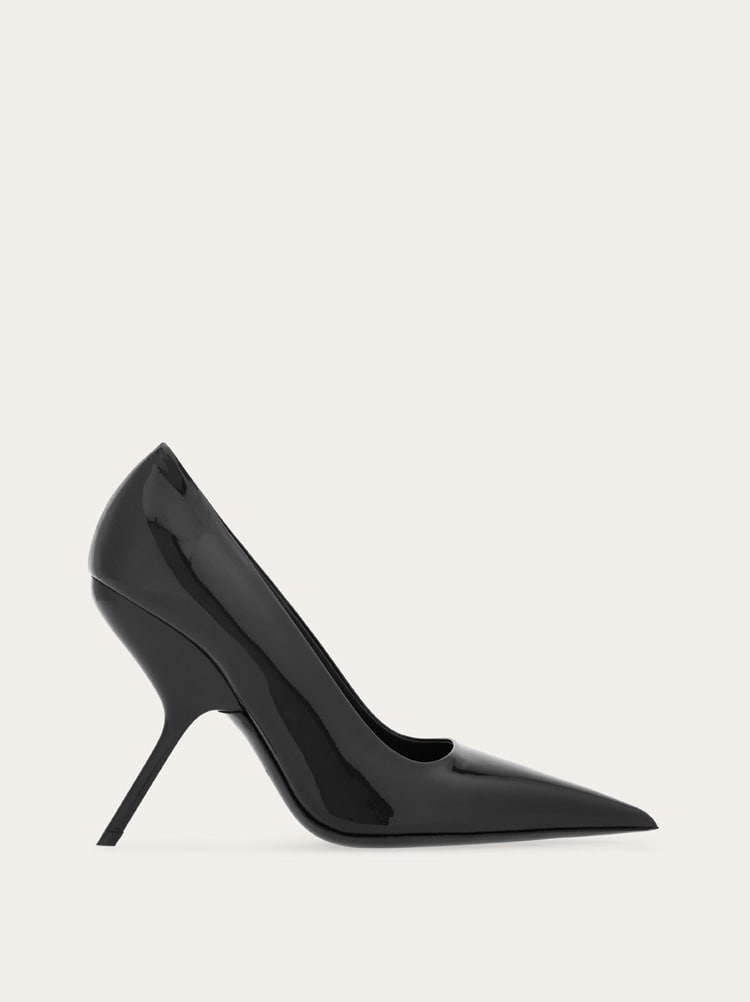 FERRAGAMO WOMEN'S BLACK PATENT LEATHER SHOES