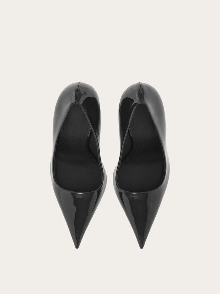 FERRAGAMO WOMEN'S BLACK PATENT LEATHER SHOES