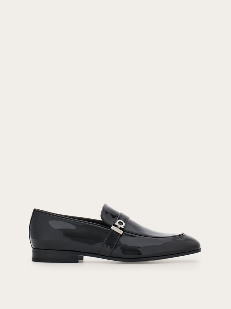 FERRAGAMO MEN'S BLACK PATENT LEATHER LOAFERS