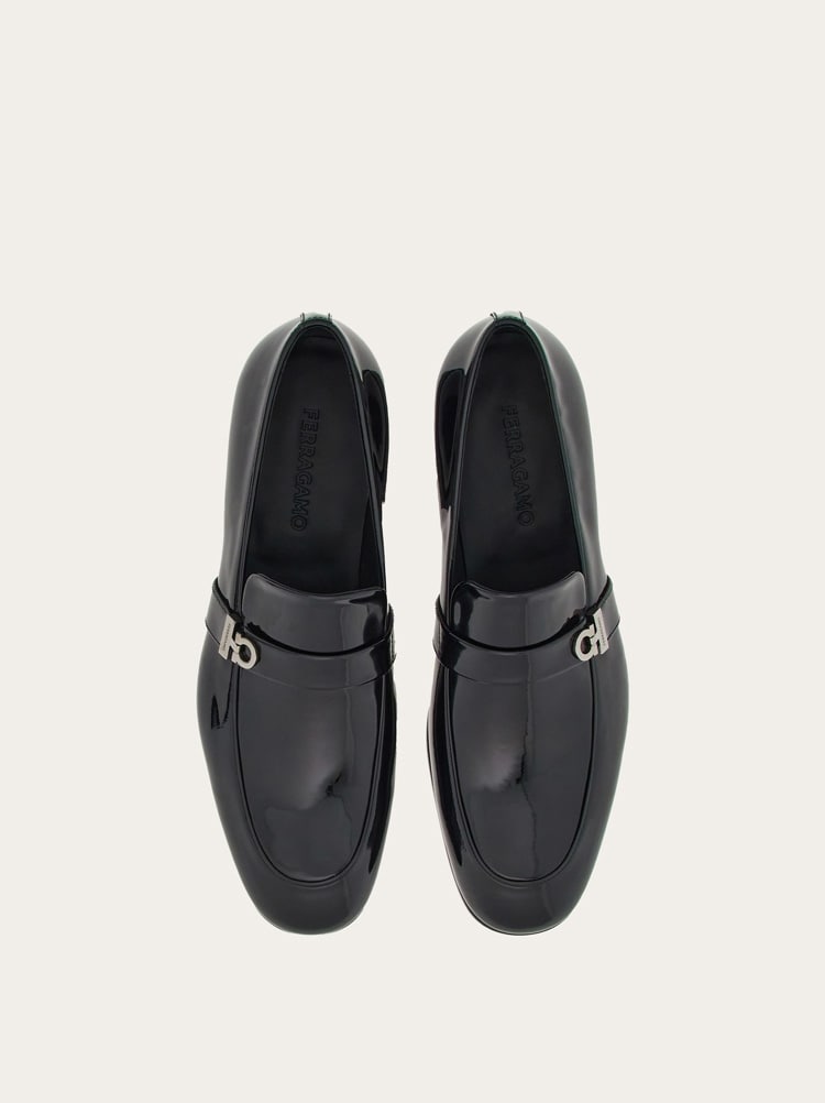 FERRAGAMO MEN'S BLACK PATENT LEATHER LOAFERS