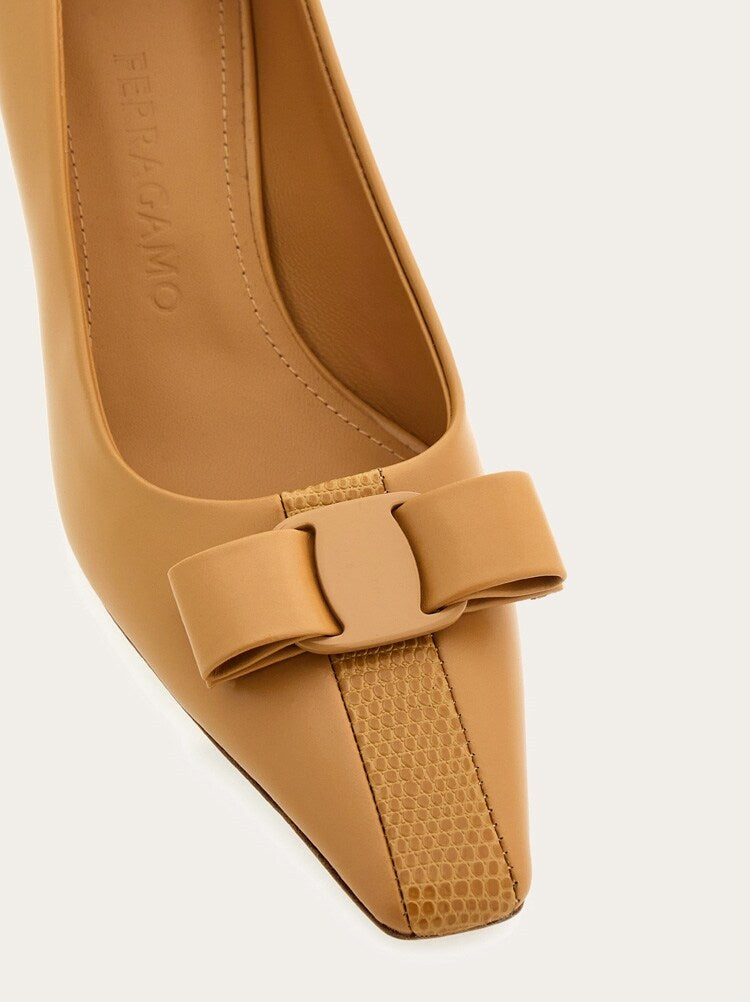 FERRAGAMO WOMEN'S TAN LEATHER POINTED SHOES