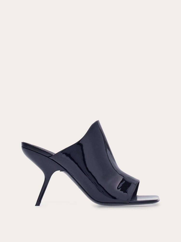 FERRAGAMO WOMEN'S BLACK PATENT LEATHER MULES