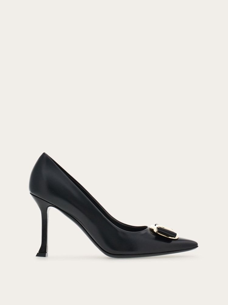FERRAGAMO WOMEN'S BLACK LAMBSKIN POINTED PUMPS