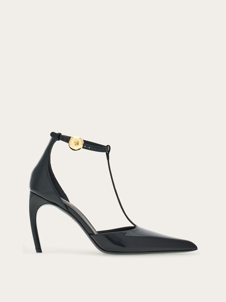 FERRAGAMO WOMEN'S BLACK PATENT LEATHER SHOES