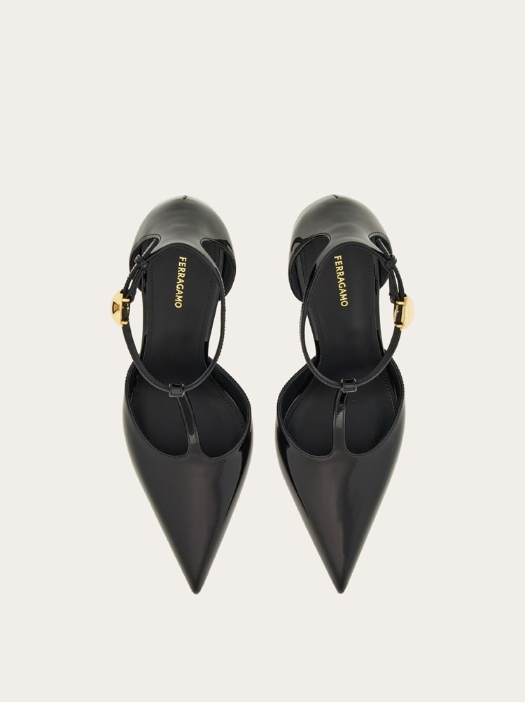 FERRAGAMO WOMEN'S BLACK PATENT LEATHER SHOES