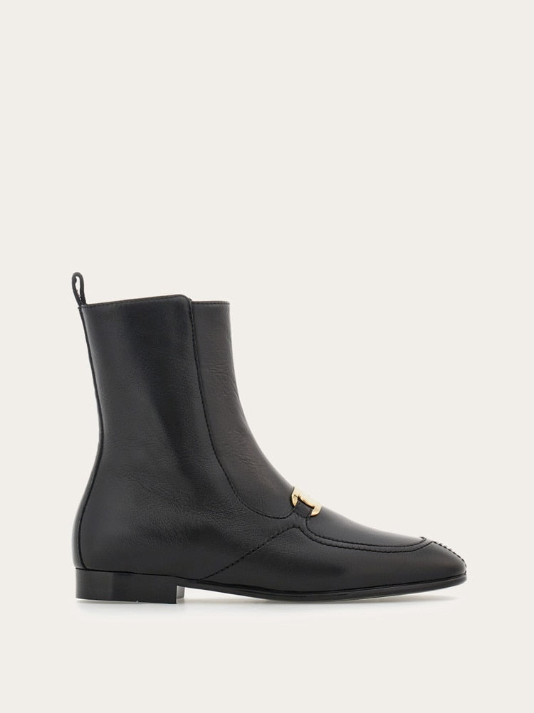 FERRAGAMO WOMEN'S BLACK CALF LEATHER BOOTS