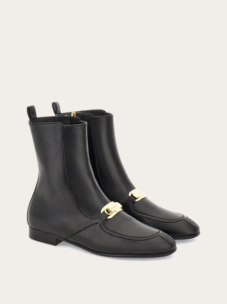 FERRAGAMO WOMEN'S BLACK CALF LEATHER BOOTS