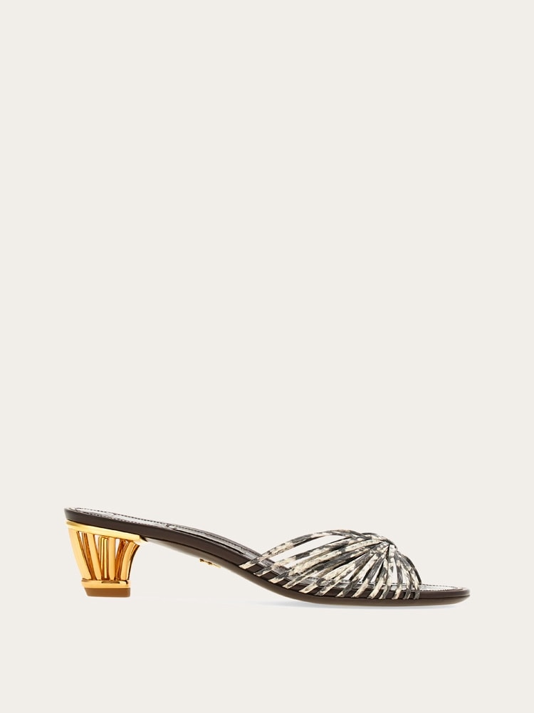 FERRAGAMO WOMEN'S BLACK LEATHER KITTEN HEEL SHOES