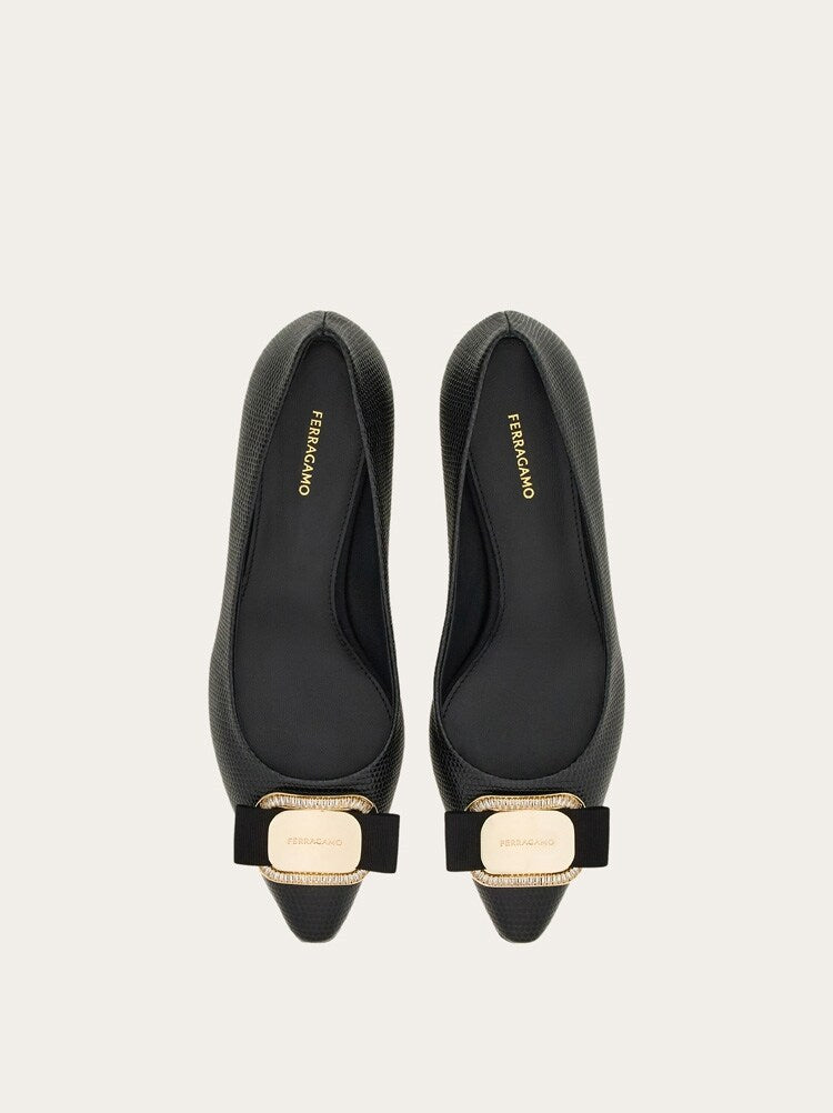 FERRAGAMO WOMEN'S BLACK CALF LEATHER PUMPS