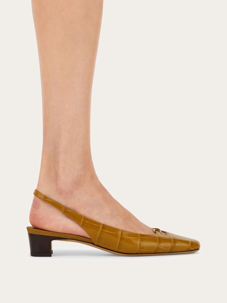FERRAGAMO WOMEN'S TAN LEATHER SLINGBACK SHOE