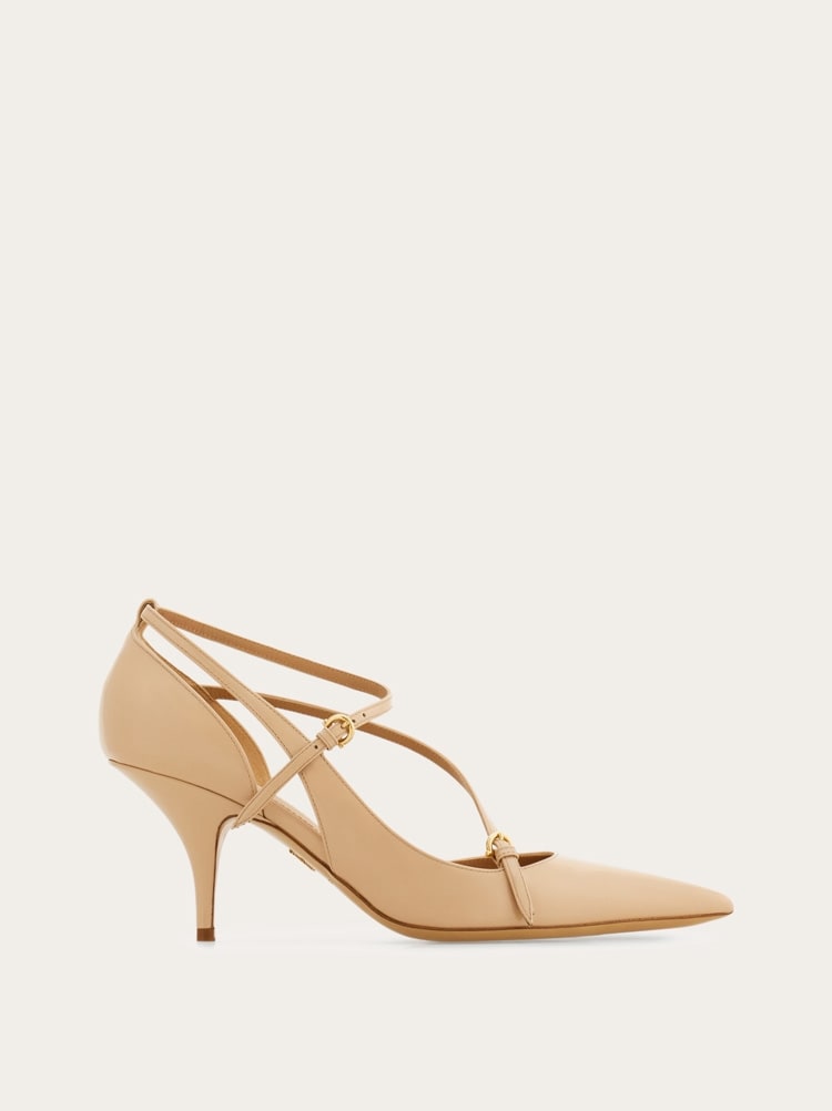 FERRAGAMO WOMEN'S BEIGE LEATHER POINTED SHOES