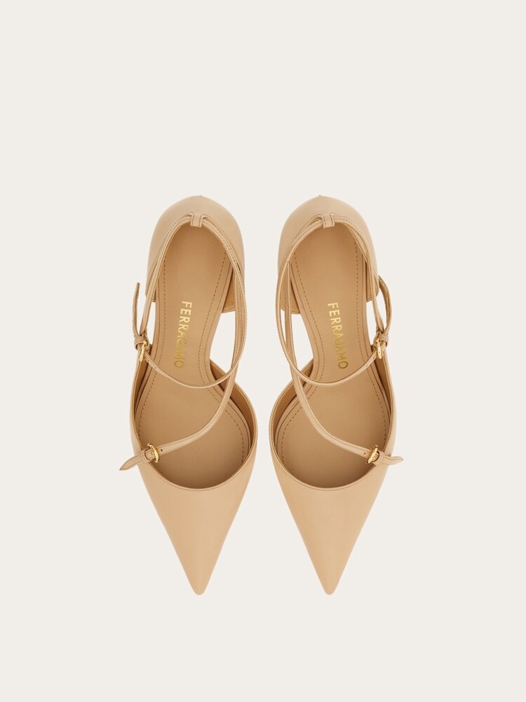 FERRAGAMO WOMEN'S BEIGE LEATHER POINTED SHOES