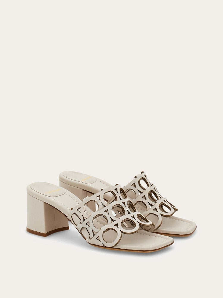 FERRAGAMO WOMEN'S OFF WHITE LEATHER HEELED SHOE