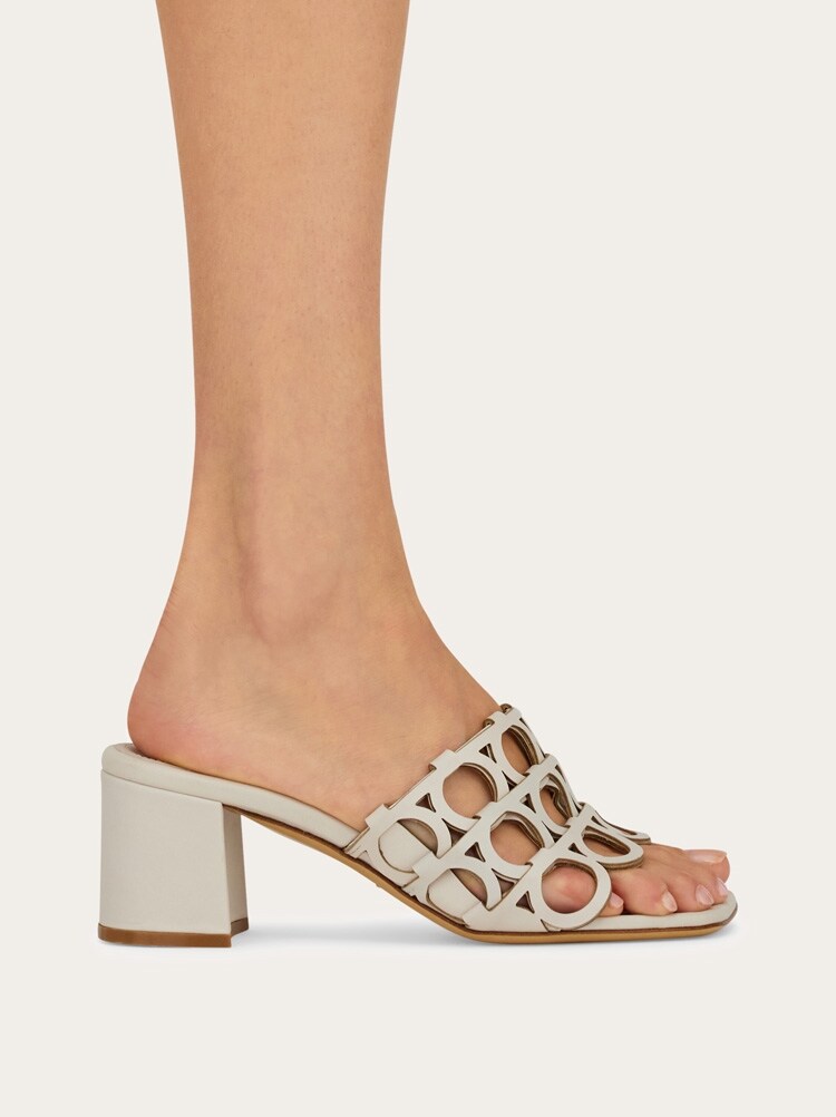 FERRAGAMO WOMEN'S OFF WHITE LEATHER HEELED SHOE