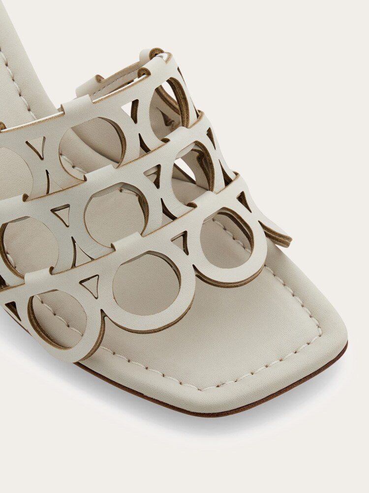 FERRAGAMO WOMEN'S OFF WHITE LEATHER HEELED SHOE