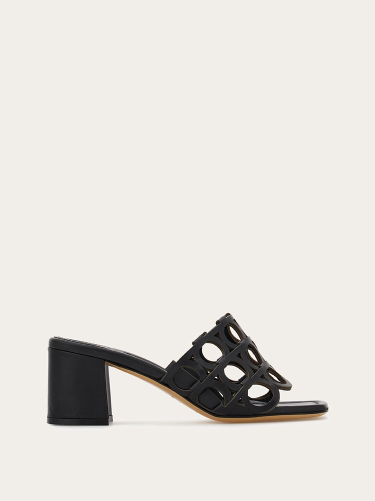 FERRAGAMO WOMEN'S BLACK CALF LEATHER SANDALS