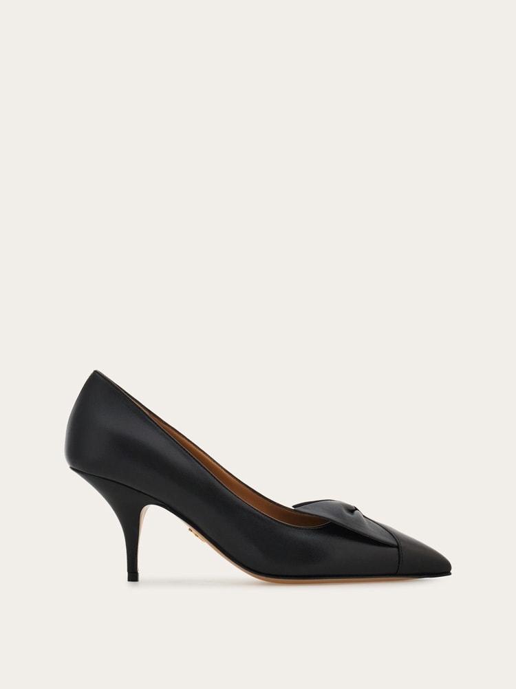 FERRAGAMO WOMEN'S BLACK LAMBSKIN POINTED SHOES