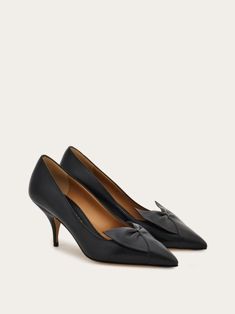 FERRAGAMO WOMEN'S BLACK LAMBSKIN POINTED SHOES