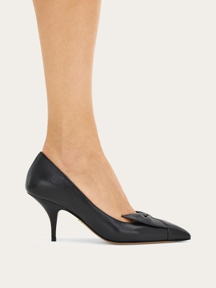 FERRAGAMO WOMEN'S BLACK LAMBSKIN POINTED SHOES