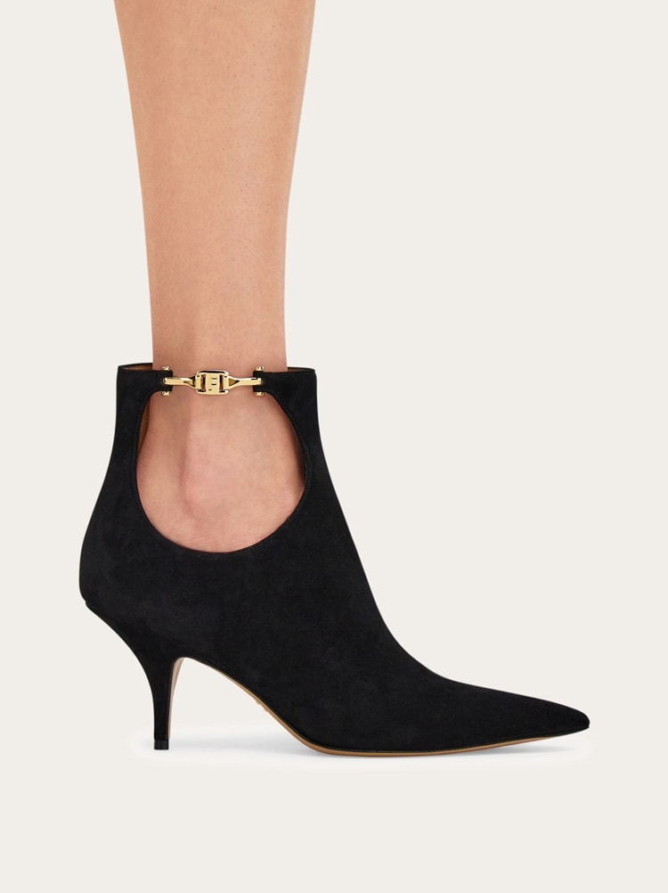FERRAGAMO WOMEN'S BLACK GOAT LEATHER ANKLE BOOTS